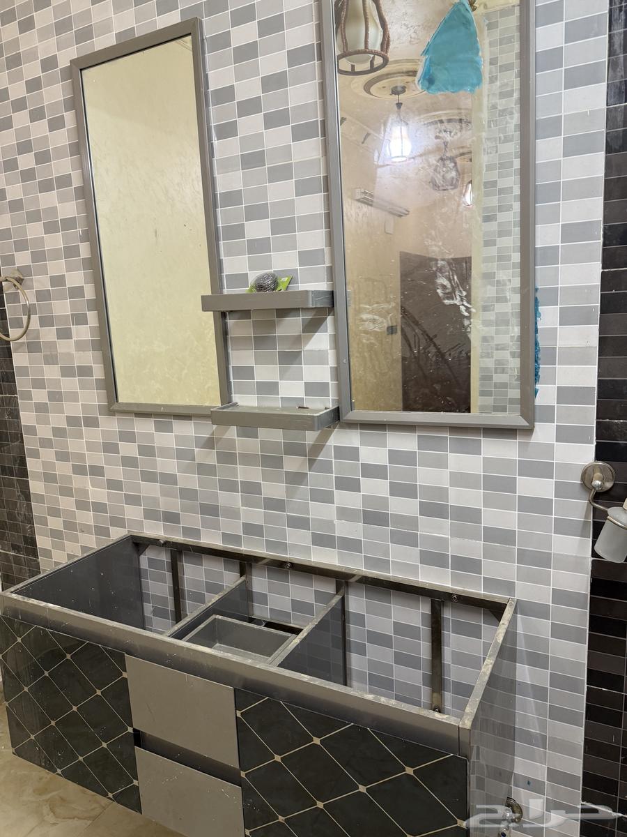 For sale: sink and bathtub63100520908929113