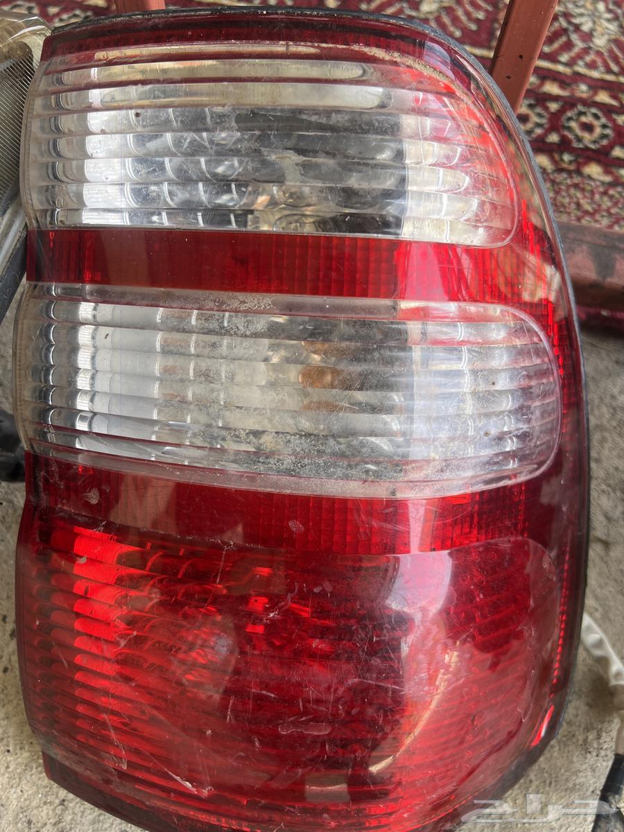 Salon 2005 seats, two front pillars and one back pillar63154178480131111