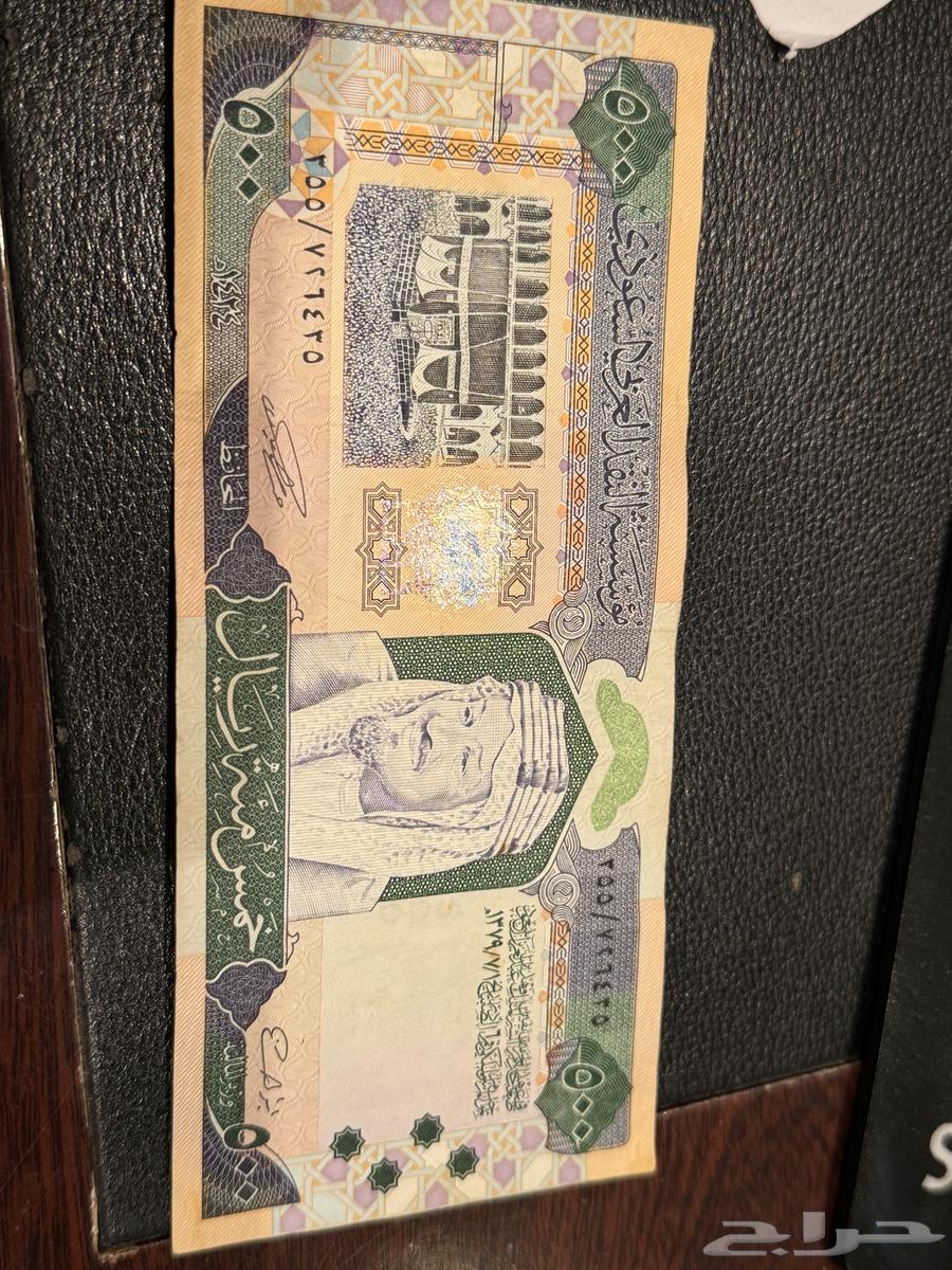 2 notes of 100 and 1 note of 500, condition is very excellent63480319914754110