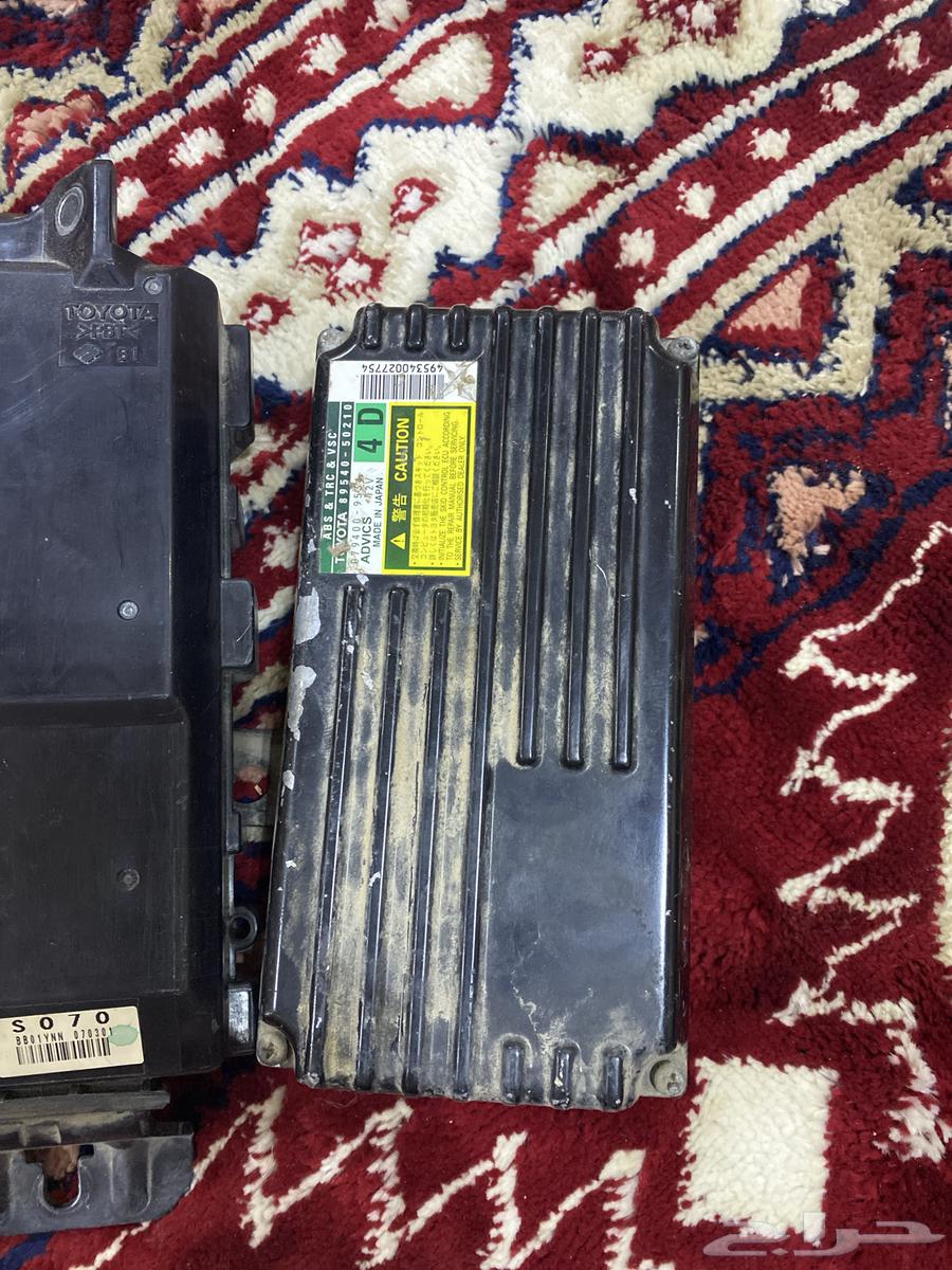 Hydraulic device and fuse base63156568299521111