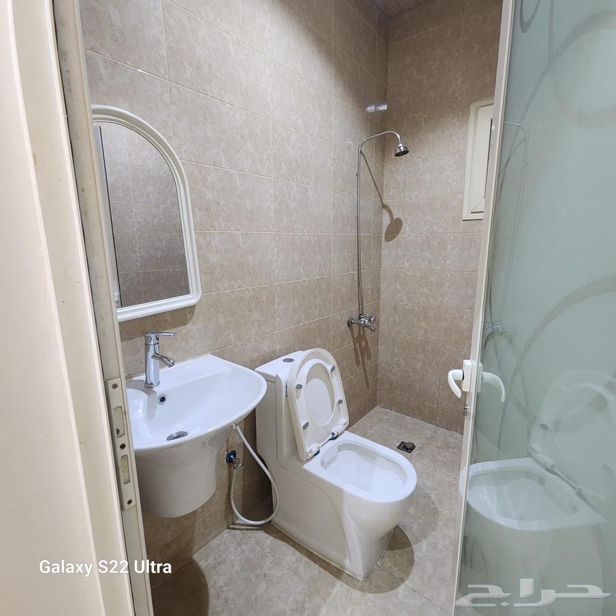 Arafat with a distinguished monthly rental bathroom course63010619731843115