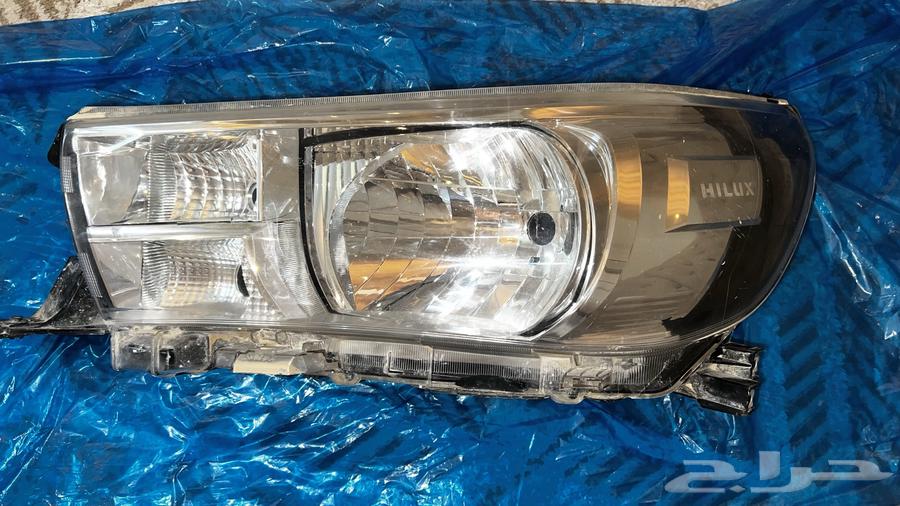 A candle and a screen for a 2020 Hilux model63157031146498114