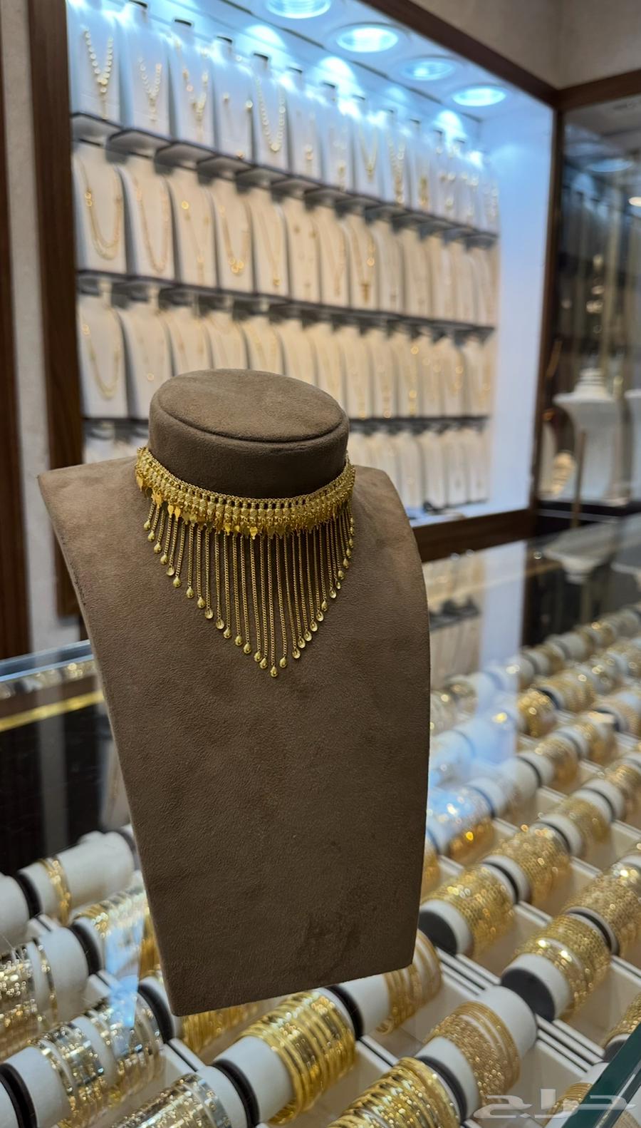 21 carat gold necklace with bride's eyelashes design63098170994817111
