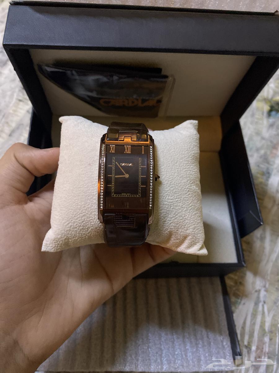 ساعه مستخدمها جبت 40063098198036609112