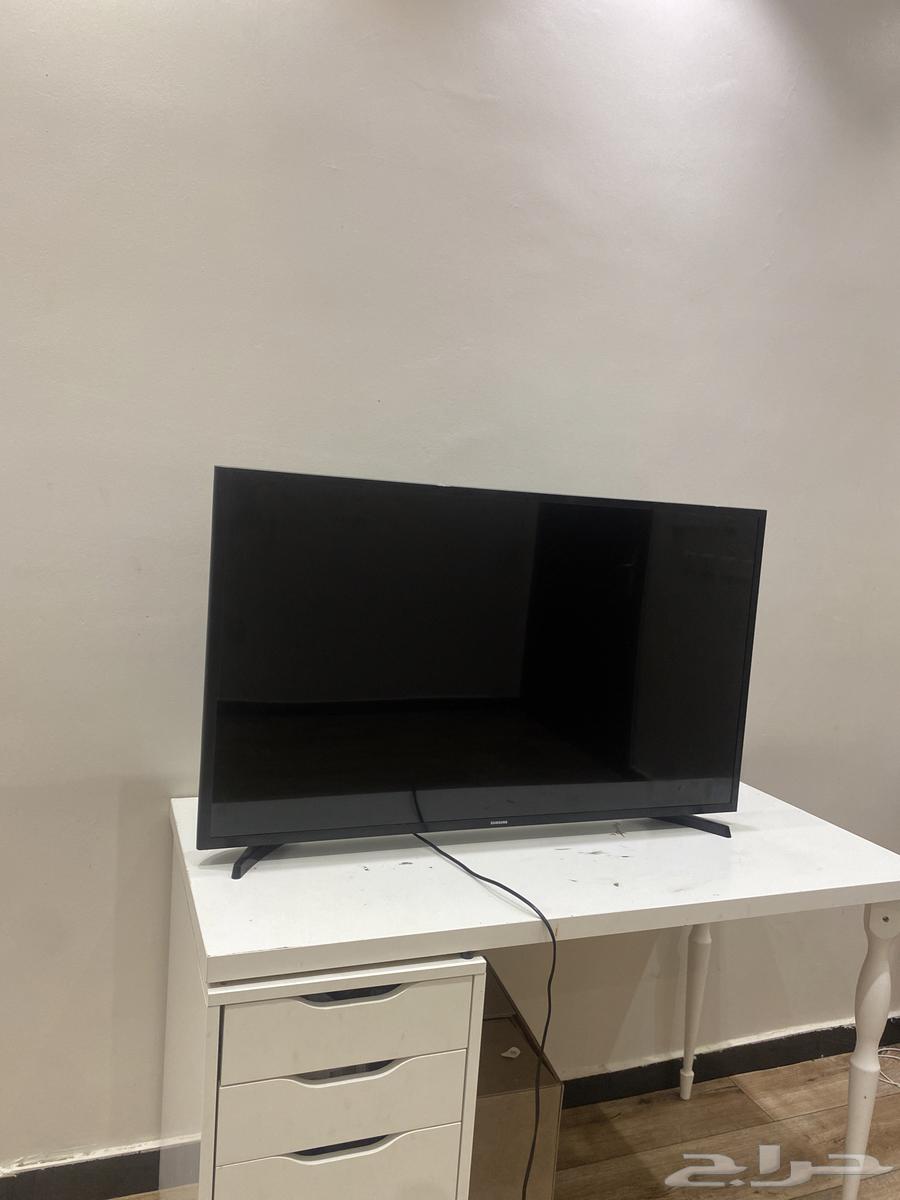 شاشه سامسنق سمارت و طاوله ايكيا631467654594571118