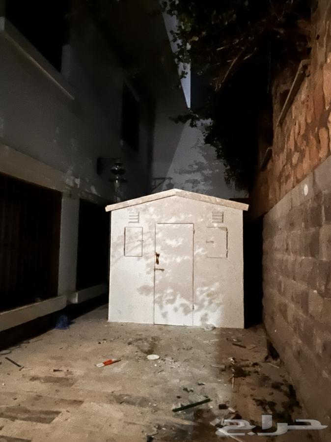 مستودع غرفة خارجية متنقلة 3 2.5 مجهزة بكهرباء اضاءة و مراوح63099342777473111
