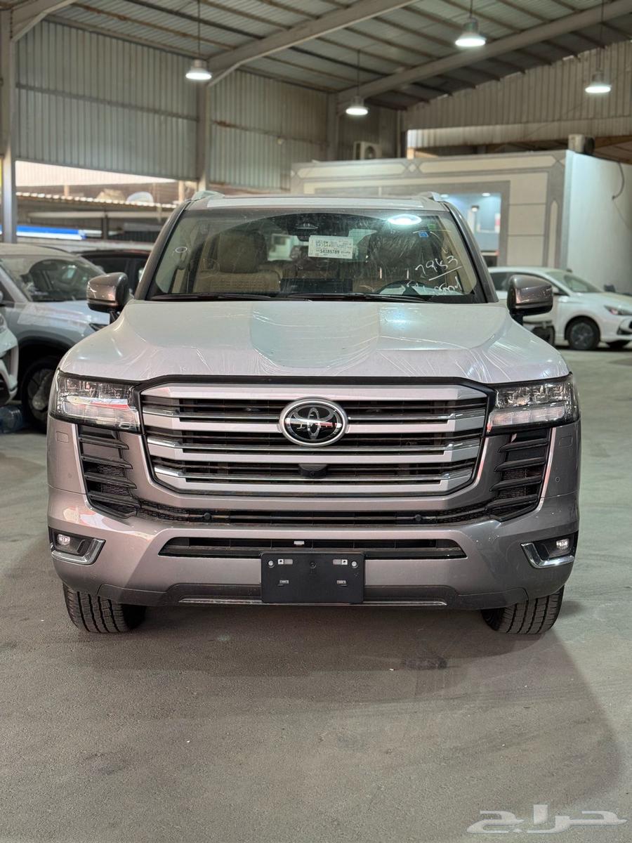 Land Cruiser GXR3 gasoline 2025 velvet lowest price (Saudi)63144466891522111
