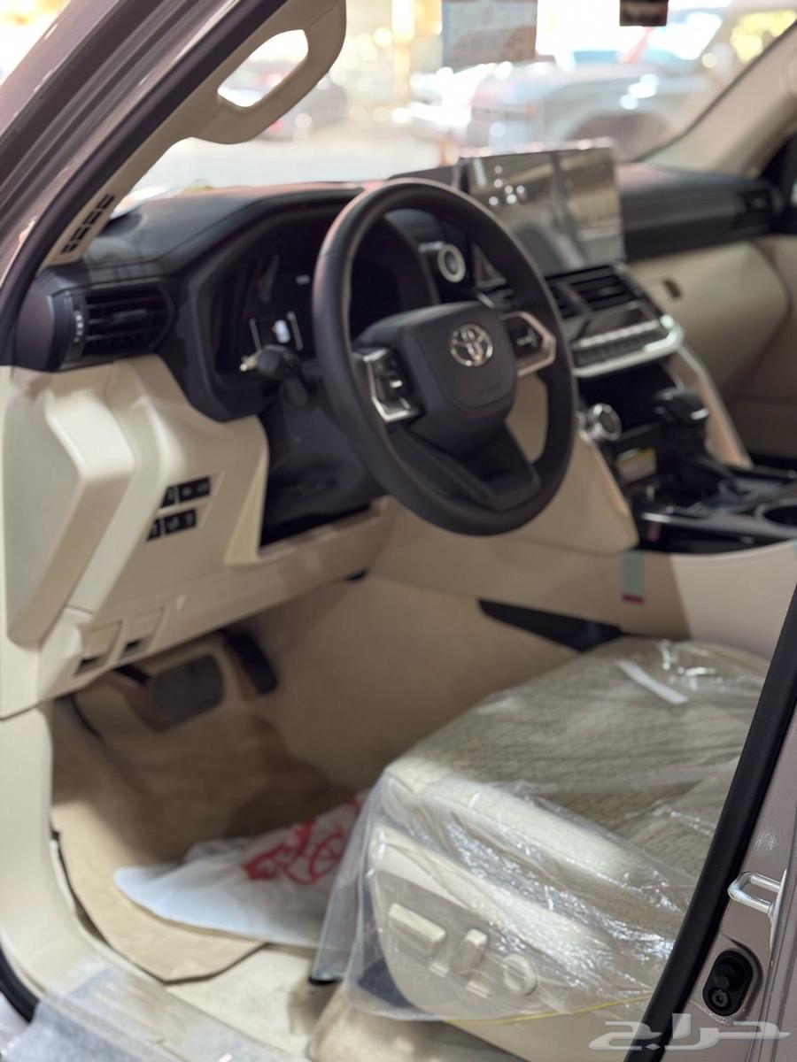 Land Cruiser GXR3 gasoline 2025 velvet lowest price (Saudi)63144466891522114