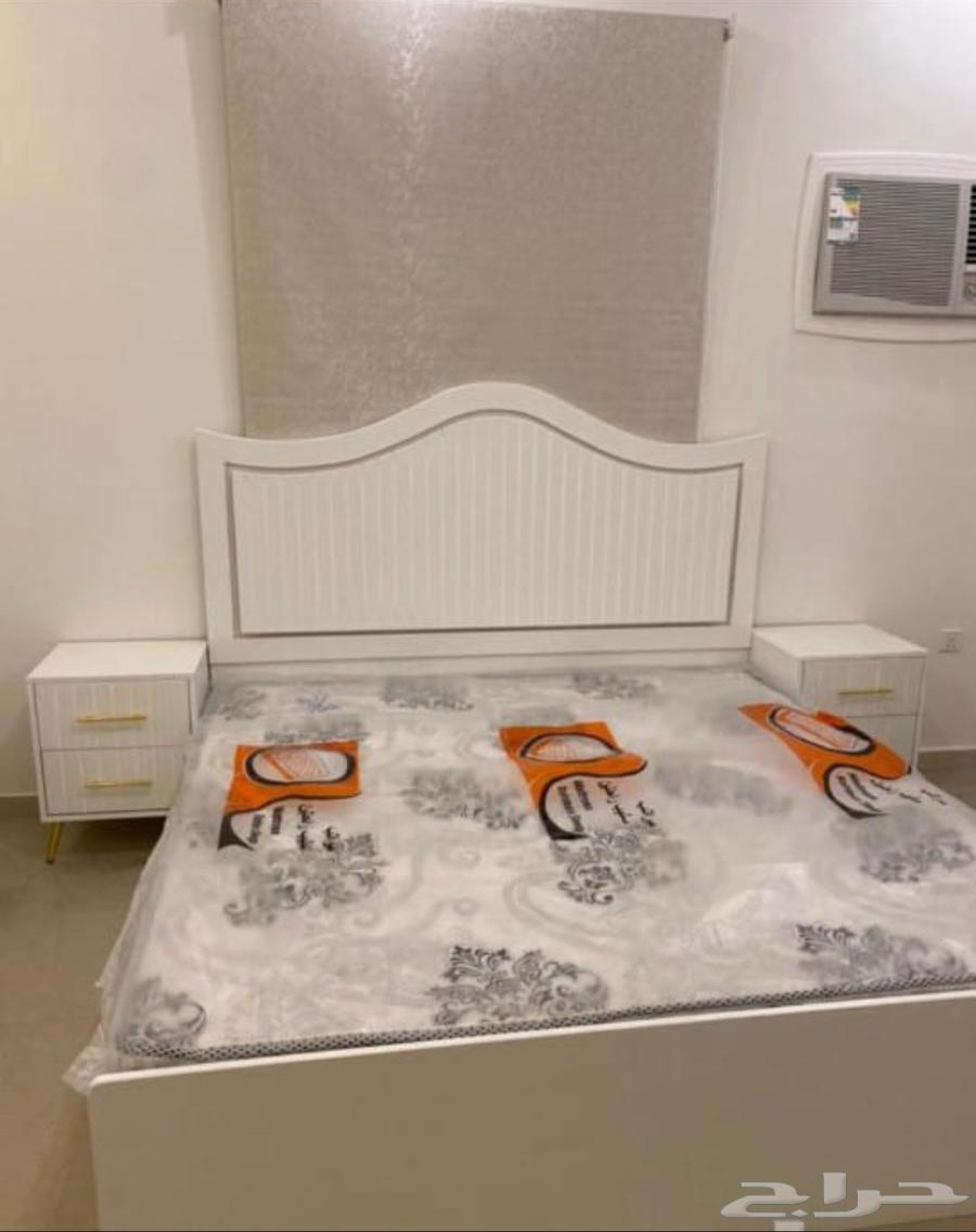 The bedroom has a total of 6 doors.63095559817603112