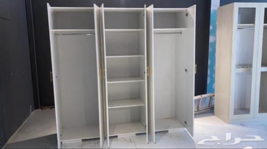 The bedroom has a total of 6 doors.63095559817603111