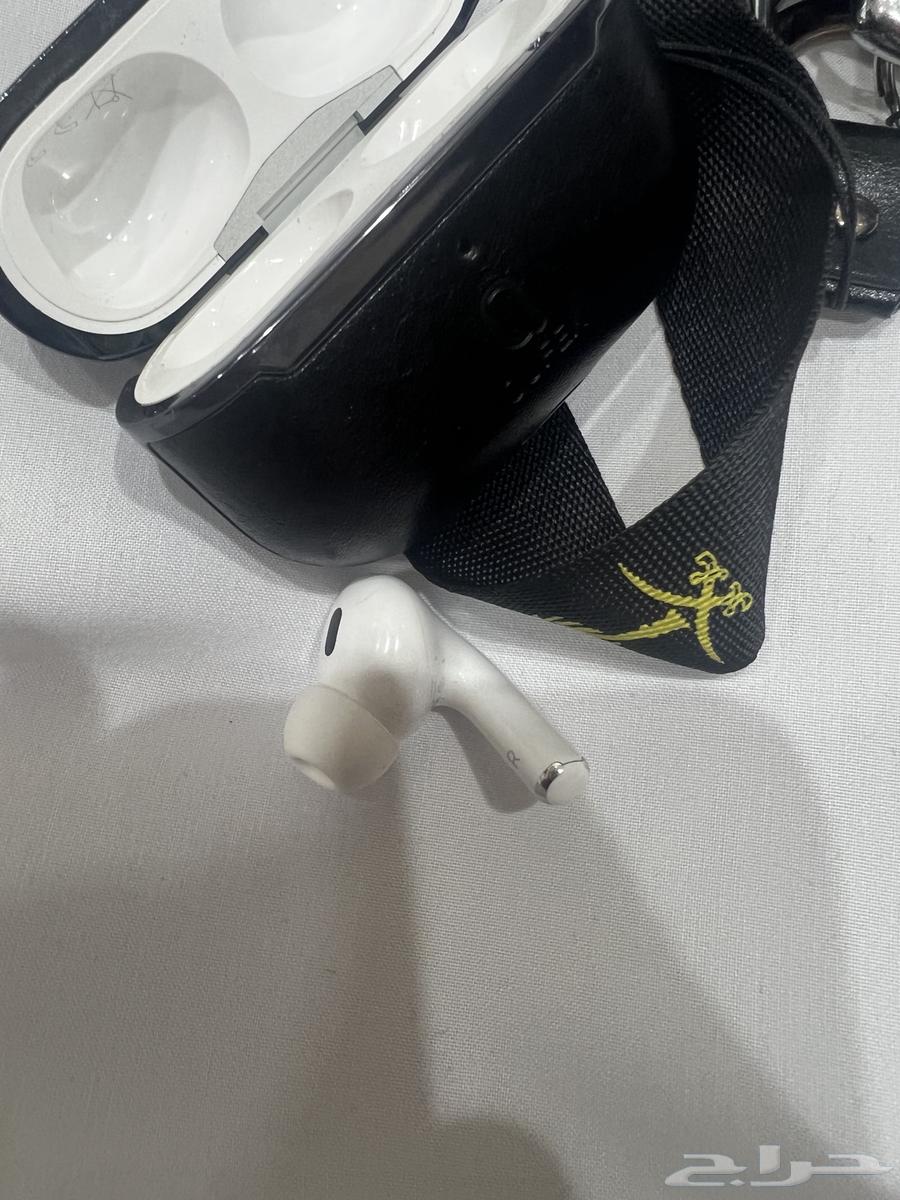 Original AirPods from Jarir, warranty available or buying a single left AirPod.63477850489858112