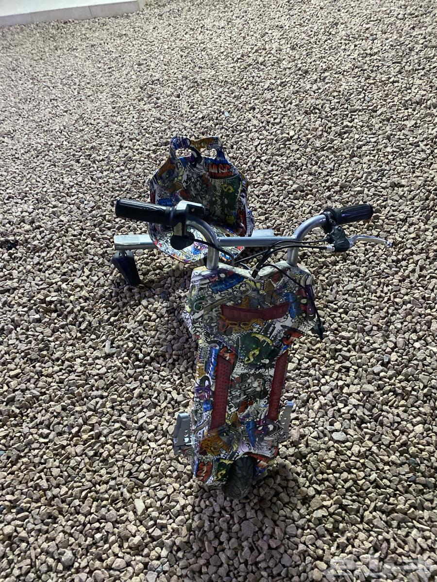 Electric scooter for sale, needs rear tire, charger and charging port only63095559913857111
