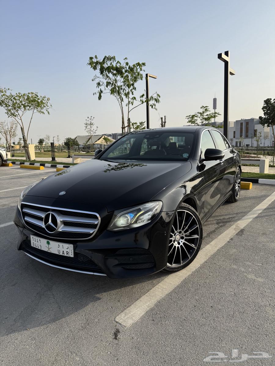 Mercedes-Benz E300, fully loaded with rare specifications63143531283457113