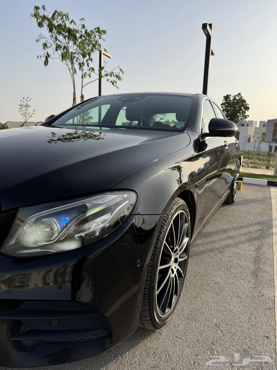 Mercedes-Benz E300, fully loaded with rare specifications63143531283457114