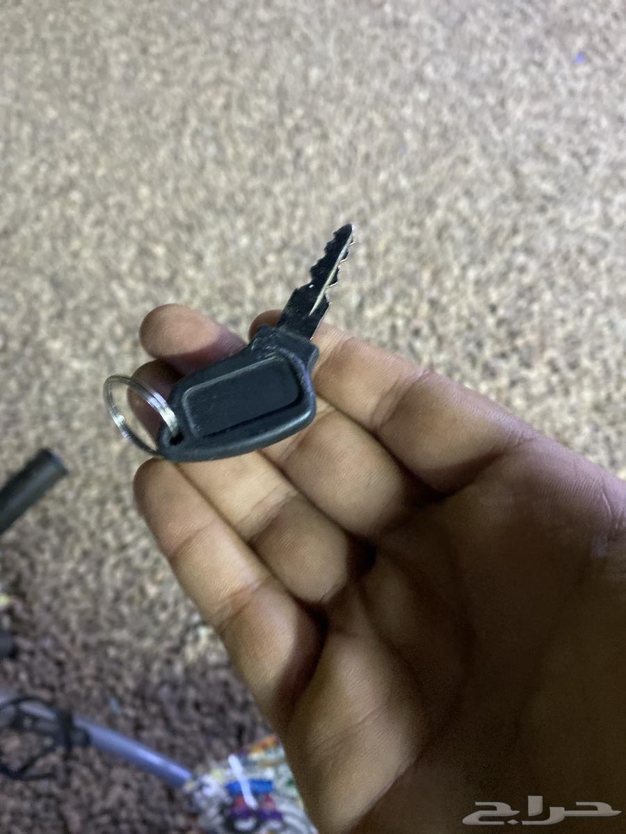 سكوتر كهربائي للبيع يحتاج كفر خلفي و شاحن وبيت شاحن فقط63095559913857113