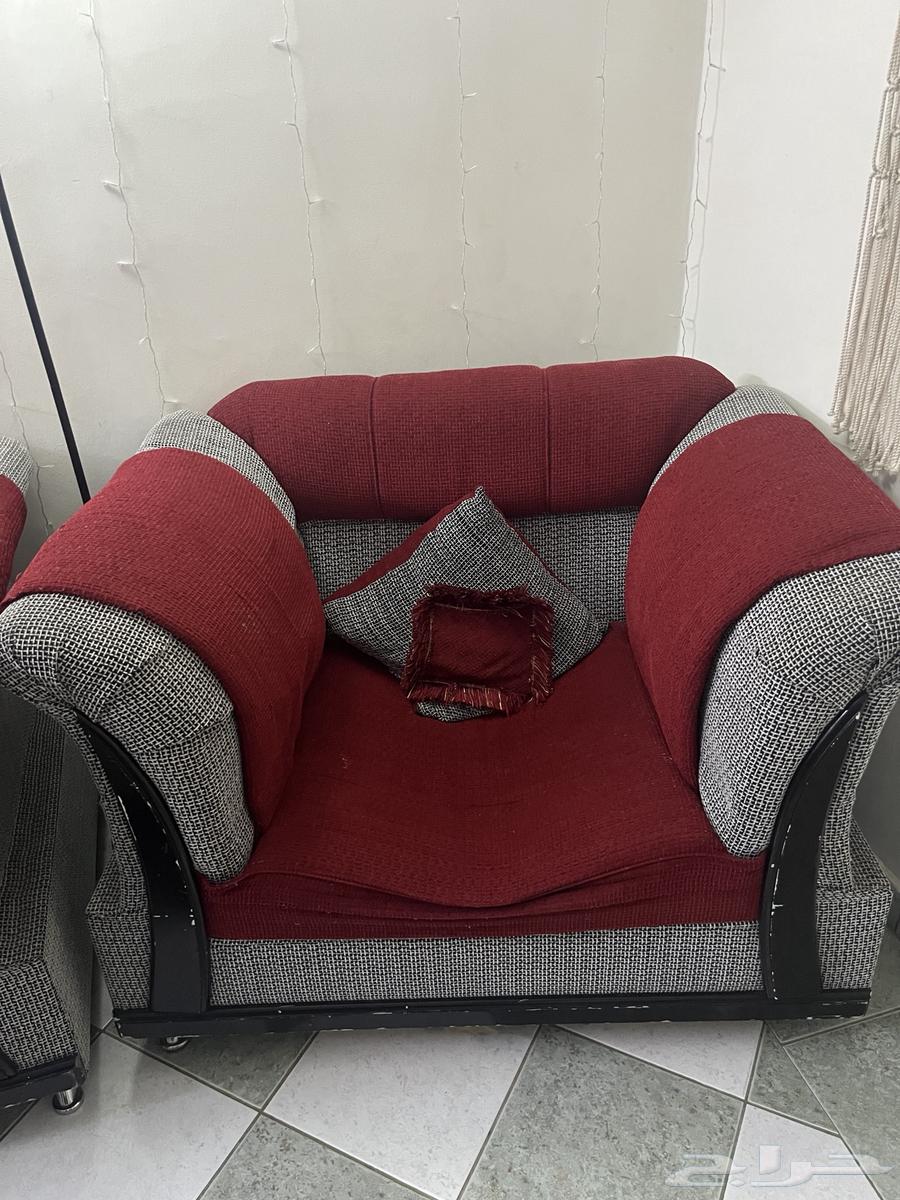 A used sofa set in medium condition, a carpet of 160x230, and curtains.63094073834241112