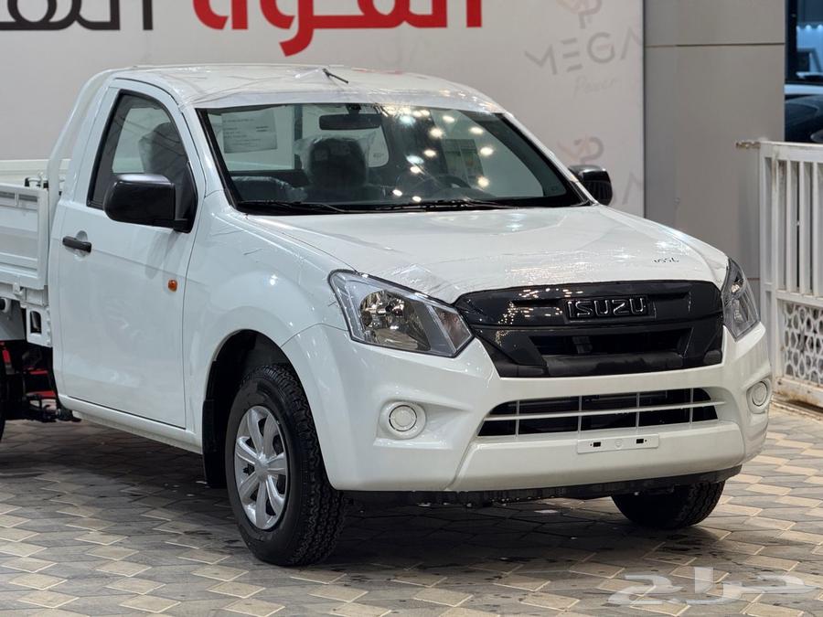 Isuzu pickup truck with side curtains 202563143531097987112