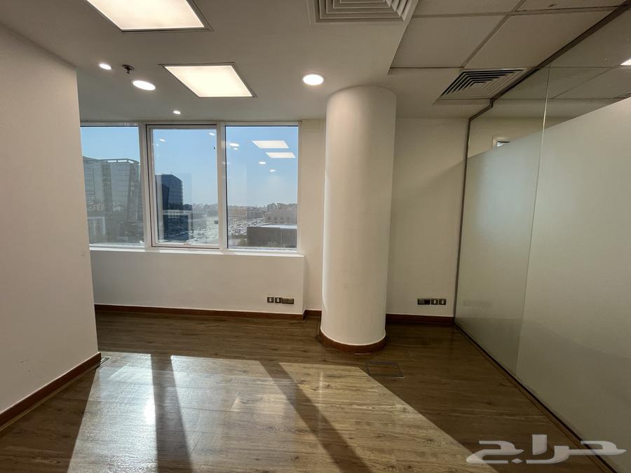 مكتب للإيجار