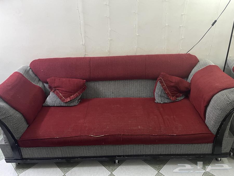 A used sofa set in medium condition, a carpet of 160x230, and curtains.63094073834241111