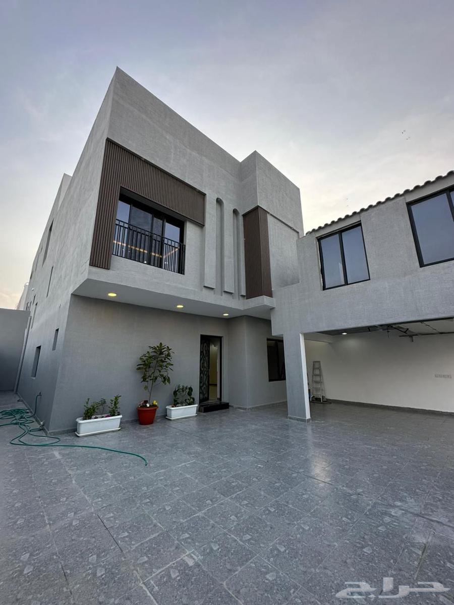 He has a private apartment for sale (reason for sale: job transfer and there is proof).630109157543691122