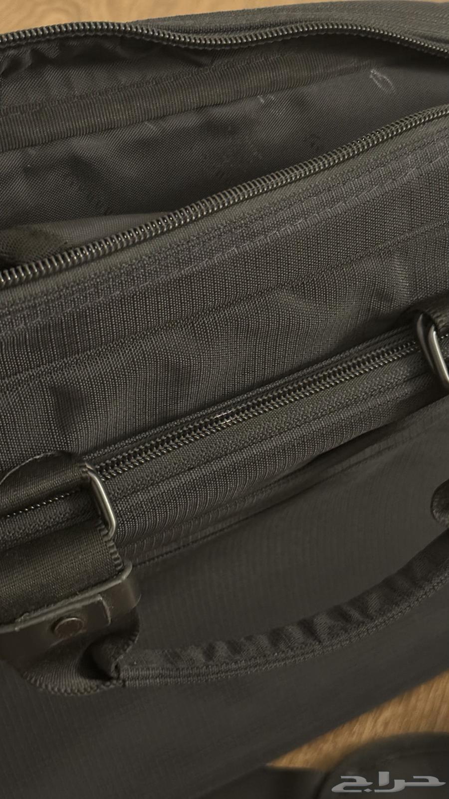 Gray and black laptop bags63093001337090112