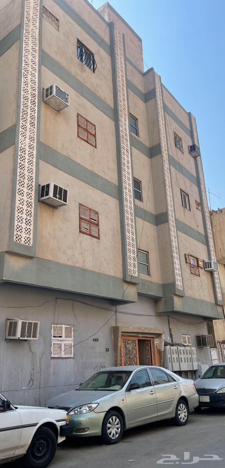 The entire building is for rent, close to the campus.63008624452866113