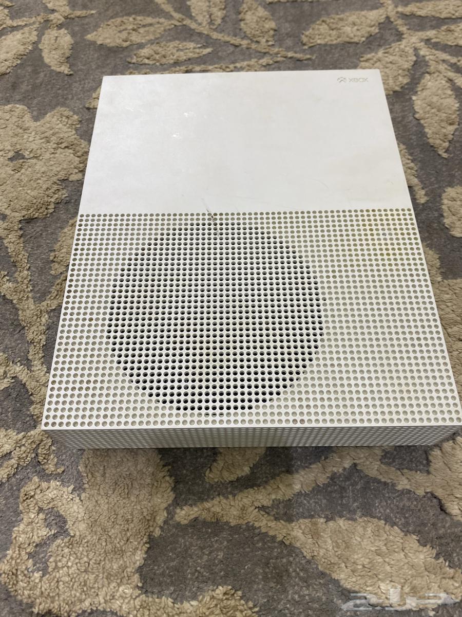 Xbox Series X, clean, used for one year and two months, not working, selling for 700.63137862949250111