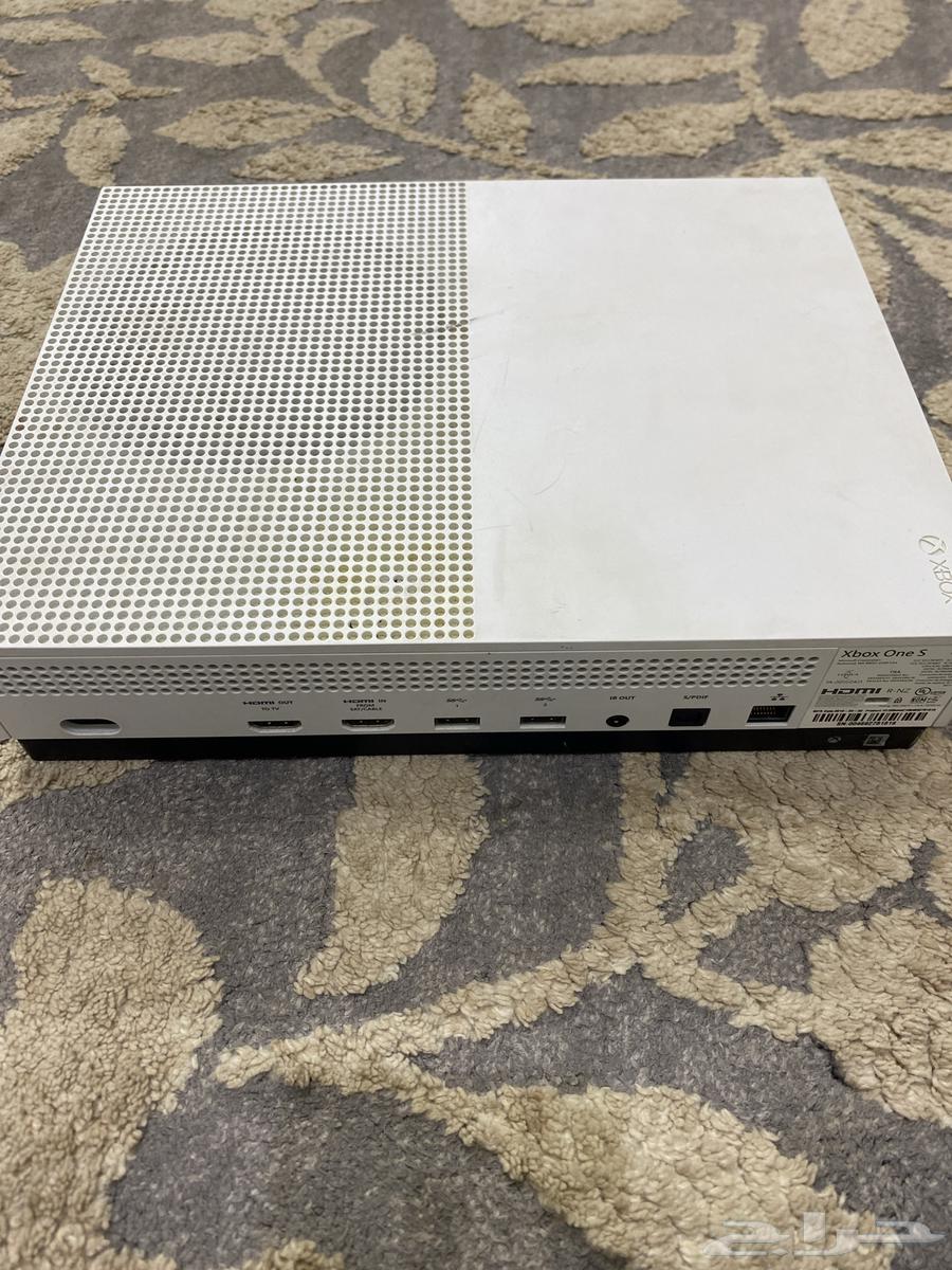 Xbox Series X, clean, used for one year and two months, not working, selling for 700.63137862949250112