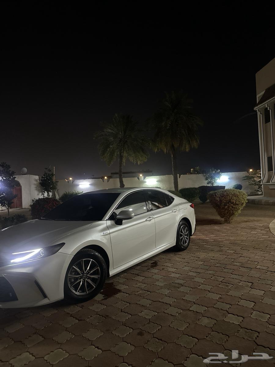 2025 Camry Hybrid Standard with 25.00k mileage631368641640981111