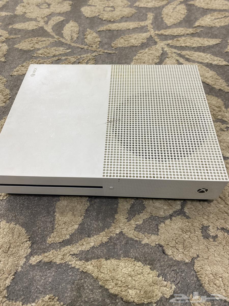 Xbox Series X, clean, used for one year and two months, not working, selling for 700.63137862949250114