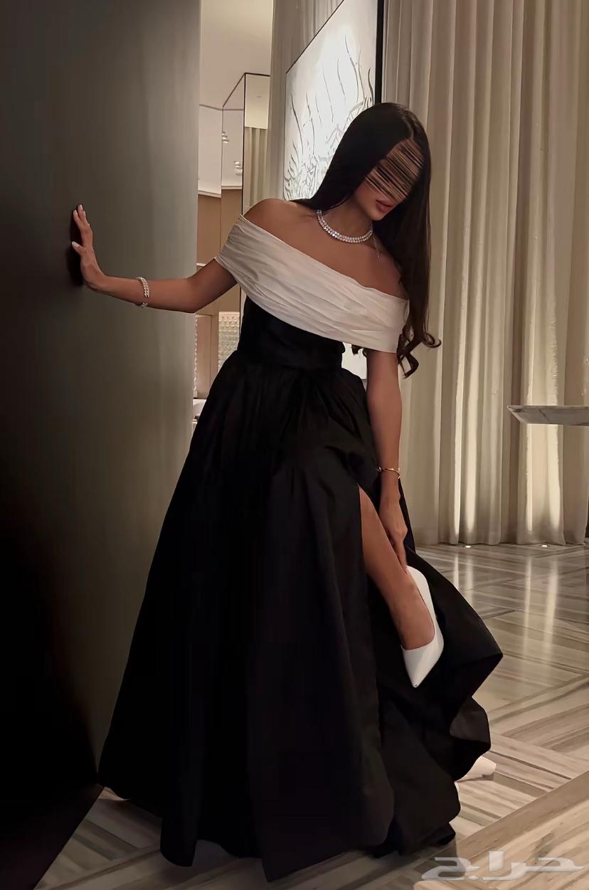 A suitable dress for one-time wear, I took it for 550 and am selling it for 350.63091149197058111