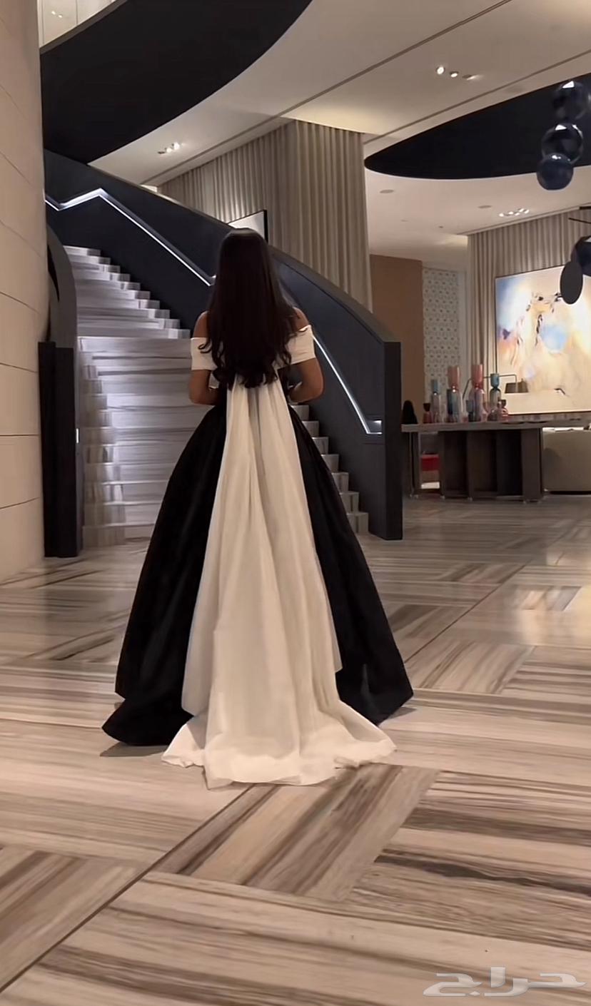 A suitable dress for one-time wear, I took it for 550 and am selling it for 350.63091149197058113