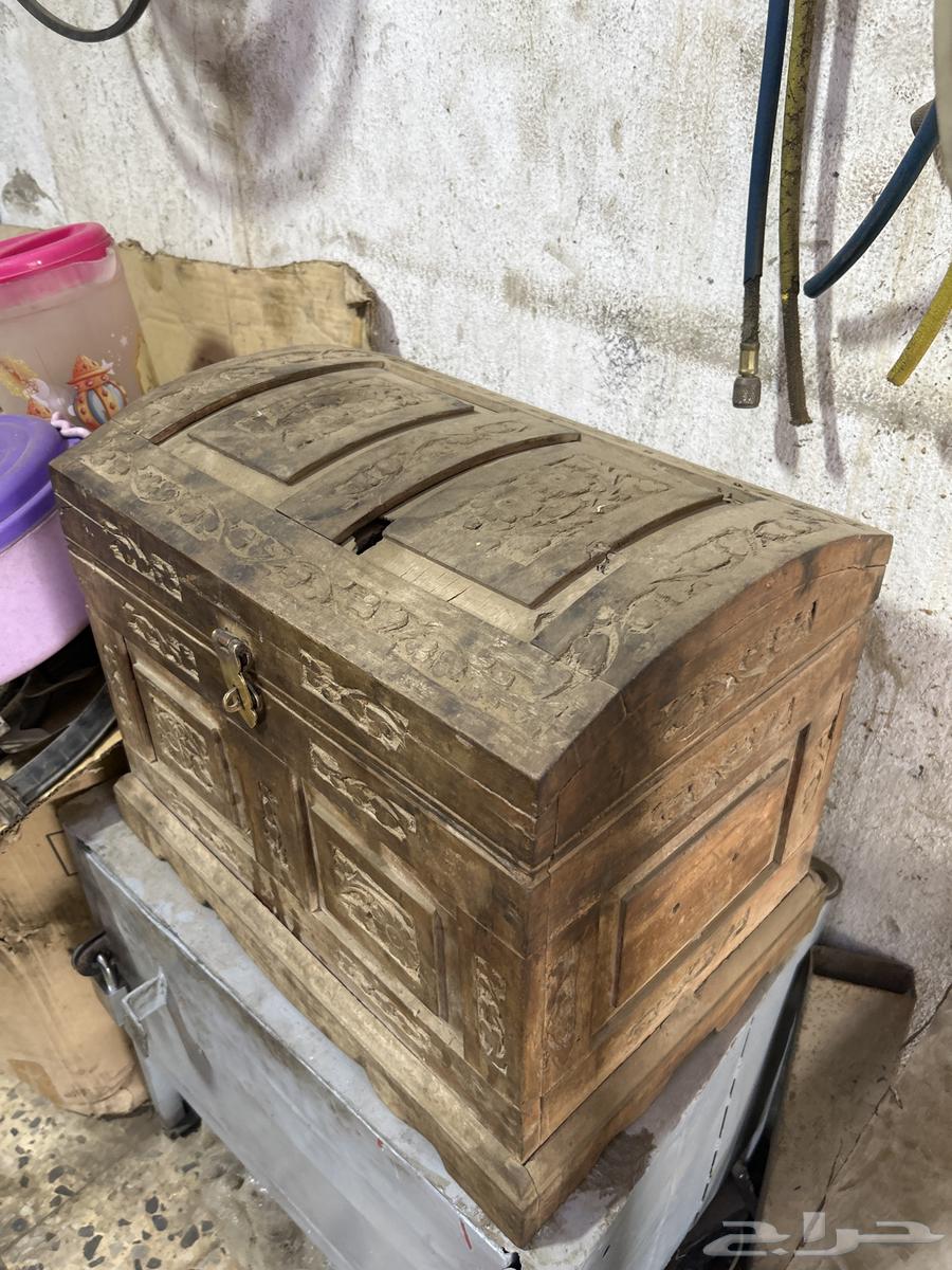 An old heritage box from 136863088385777025111