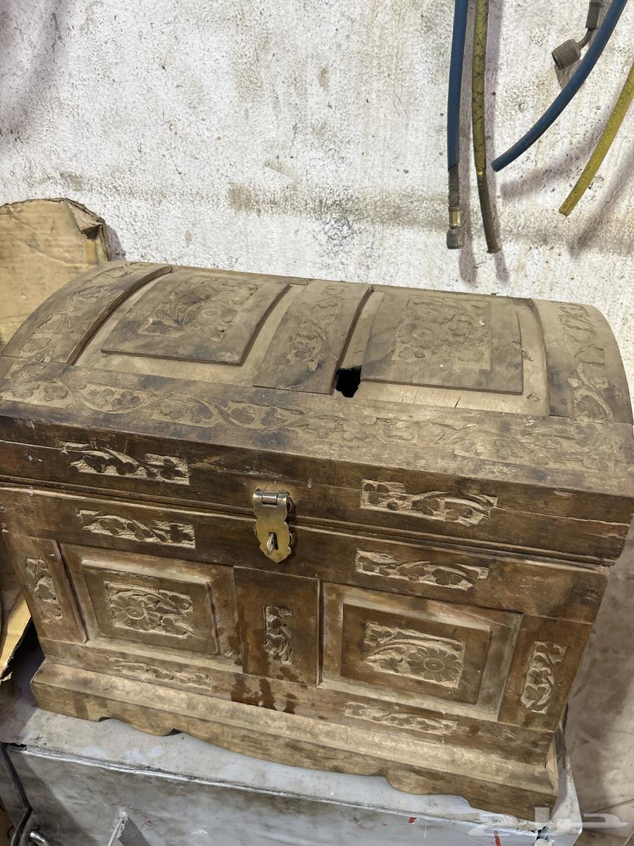 An old heritage box from 136863088385777025112