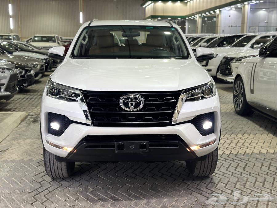 Toyota Fortuner 2023 model, Saudi version, 6-cylinder gasoline engine, tank included63133074985474111