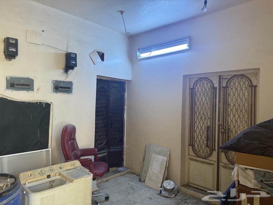 For sale: Commercial-residential building63011205922691112