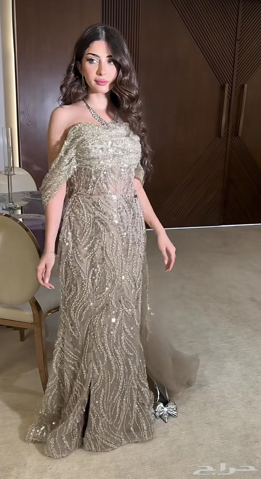 فساتين للبيع لبسه مره واحده فقط63087568901251111