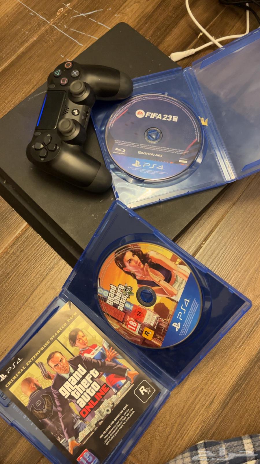 For sale: Sony 4 with table and chair63085954371201112