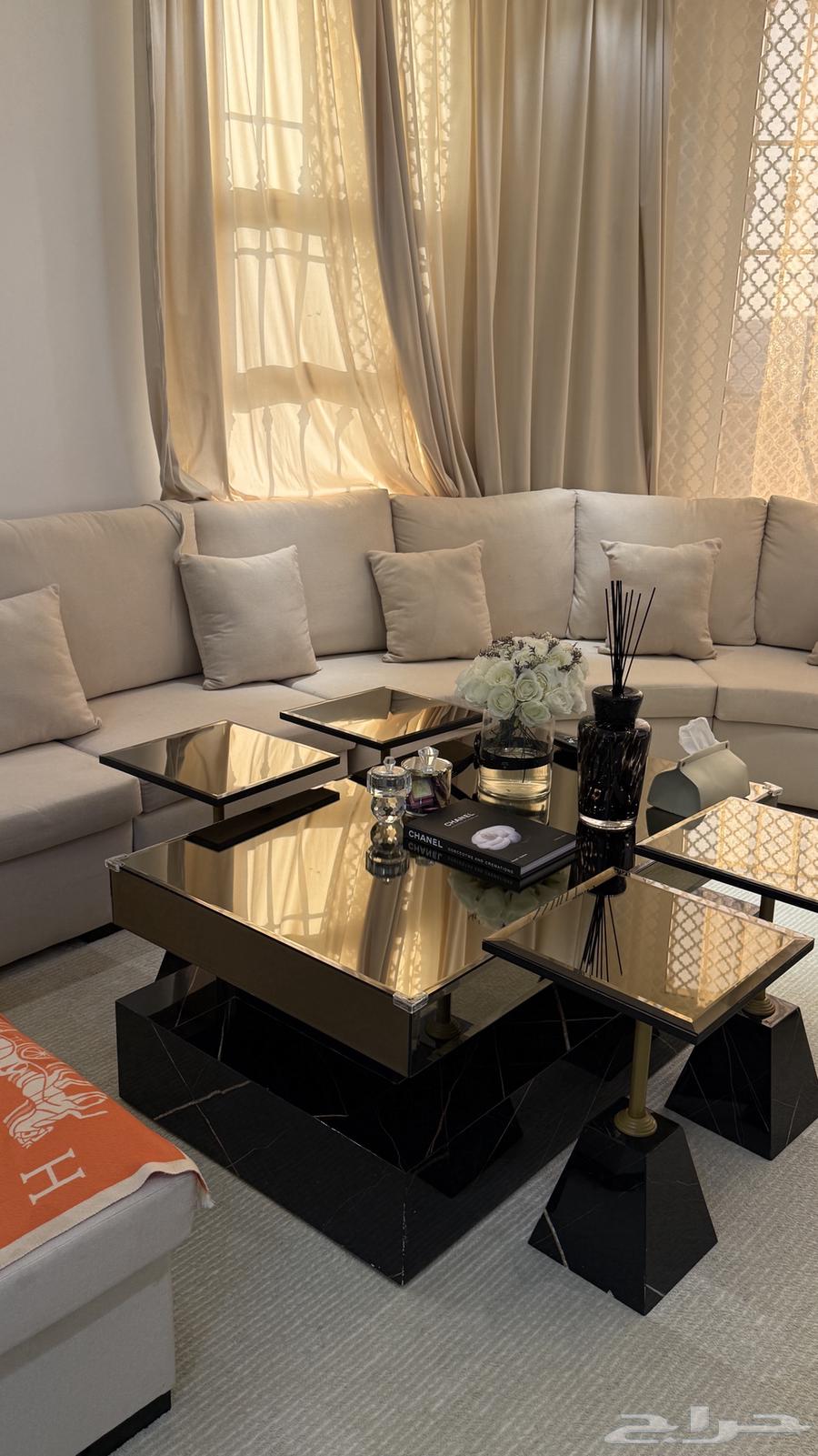 طاوله جديده للبيع سبب البيع تغيير الصاله ب الكامل63084715433730112