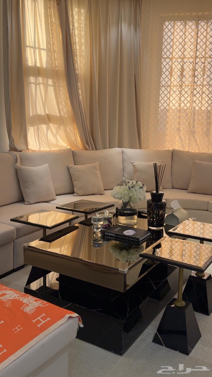 طاوله جديده للبيع سبب البيع تغيير الصاله ب الكامل63084715433730111