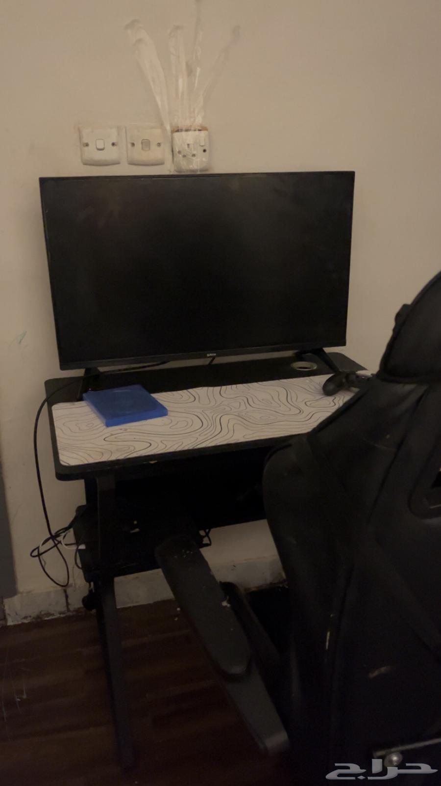 For sale: Sony 4 with table and chair63085954371201113