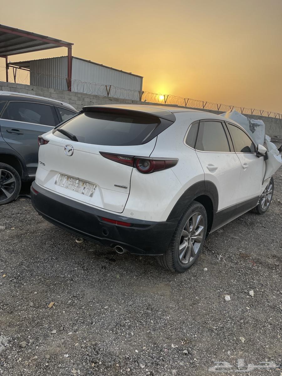 Disassembly of Mazda CX30 202463127815814274112
