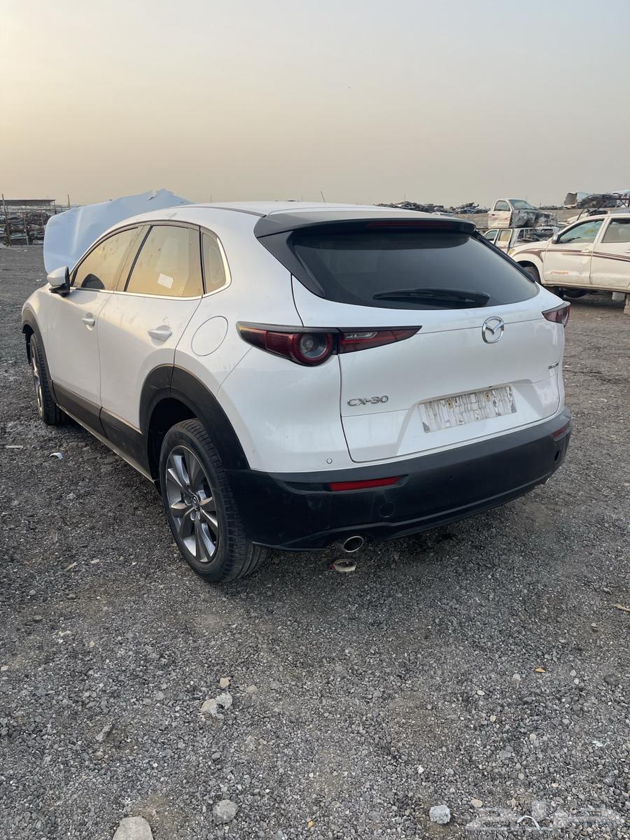 Disassembly of Mazda CX30 202463127815814274113