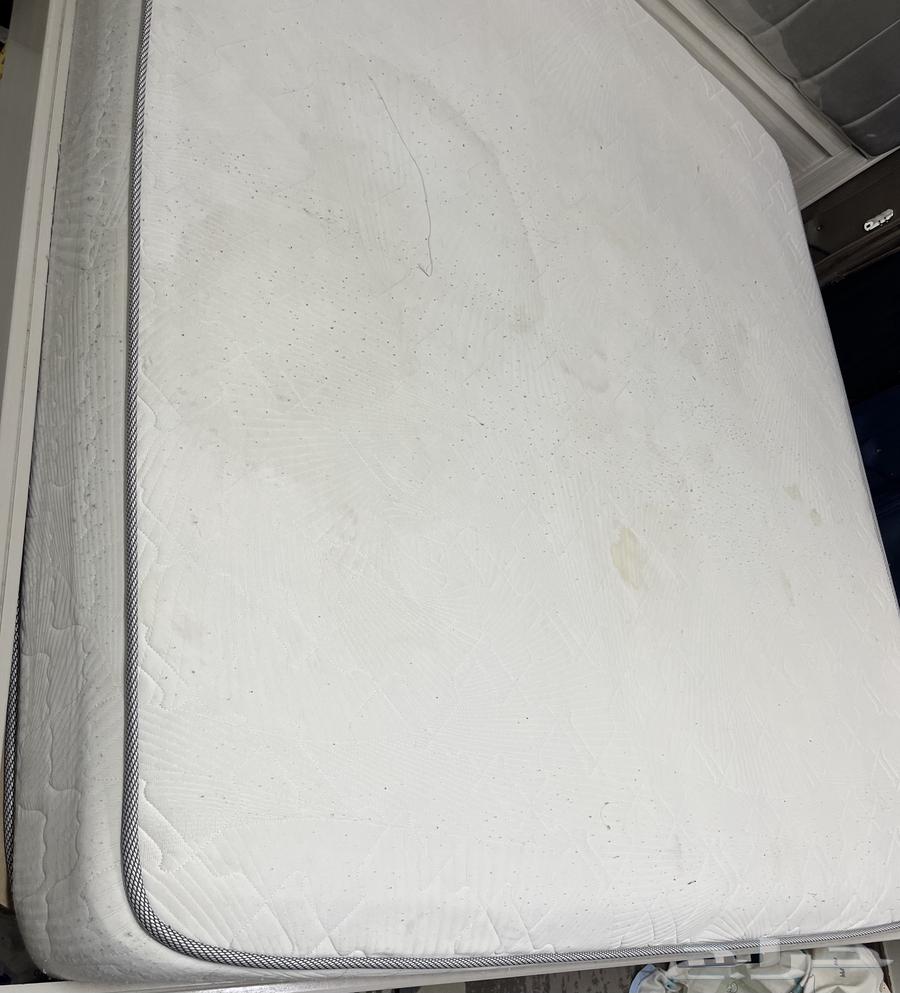 Large bed mattress63085590903683111