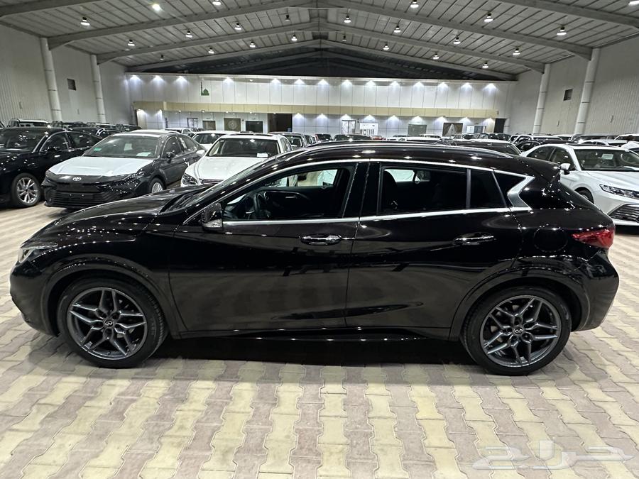 Infiniti Q30 2017 model, half full63128196601601114