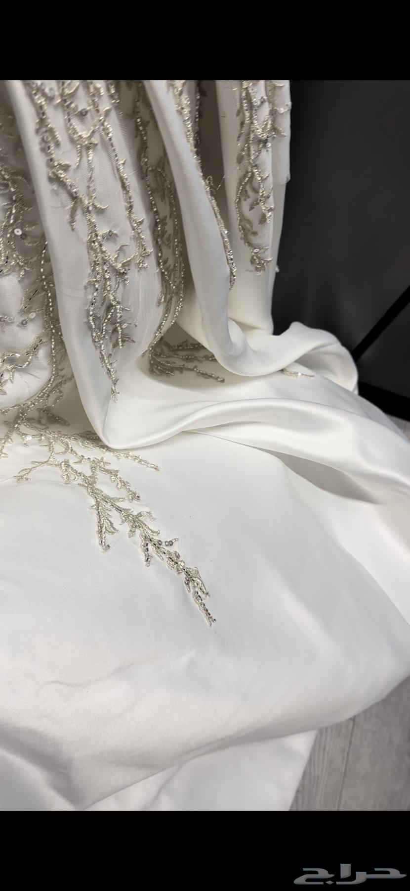 Full wedding dress with veil and bodice, used for 4 hours, size M63085135488258113