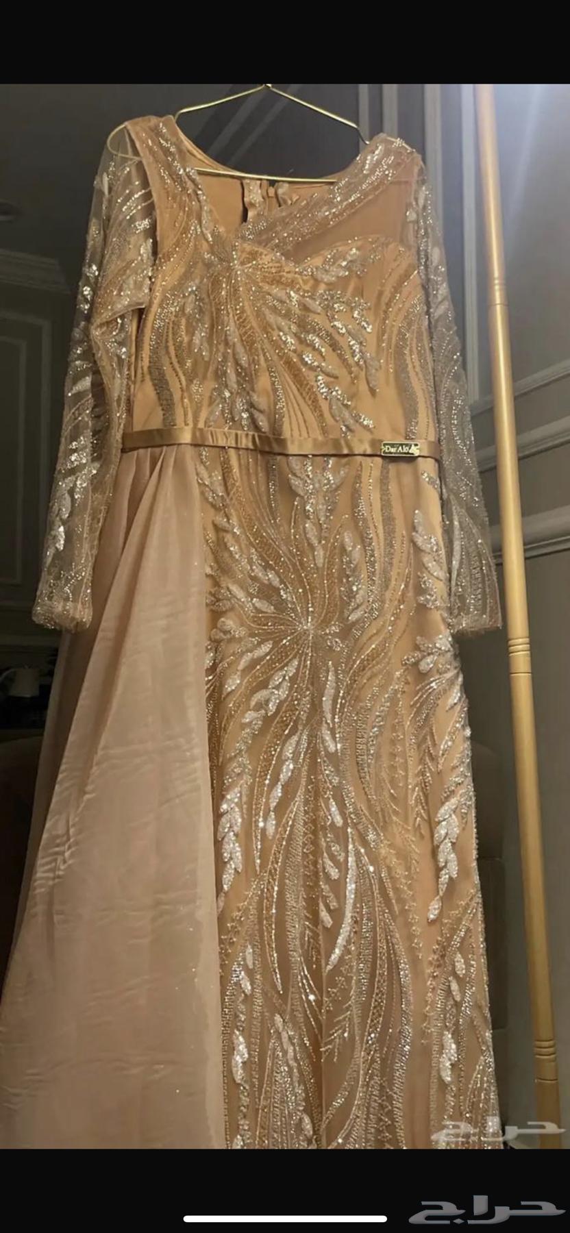 New, clean and luxurious dress63085963950594112