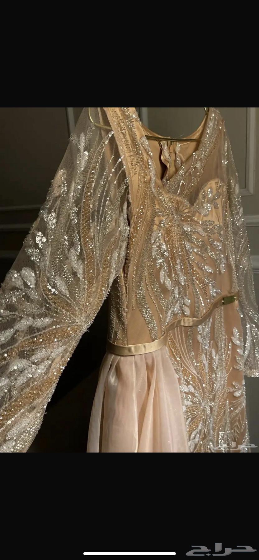 New, clean and luxurious dress63085963950594113