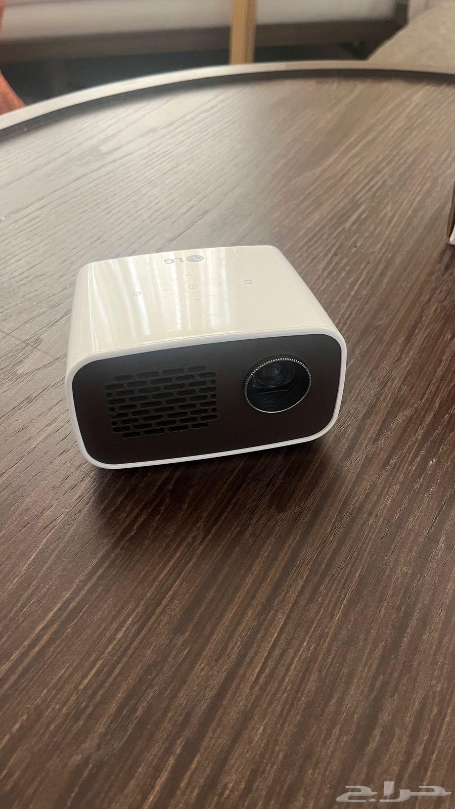 Small projector63085115534721110