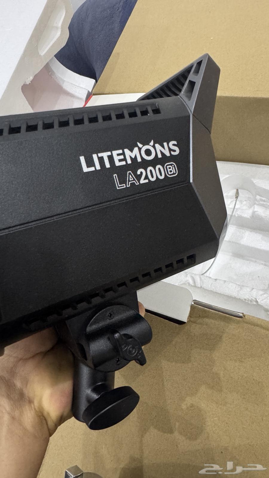 Sold
Continuous lighting from Godox 200W used only twice63081900158849111